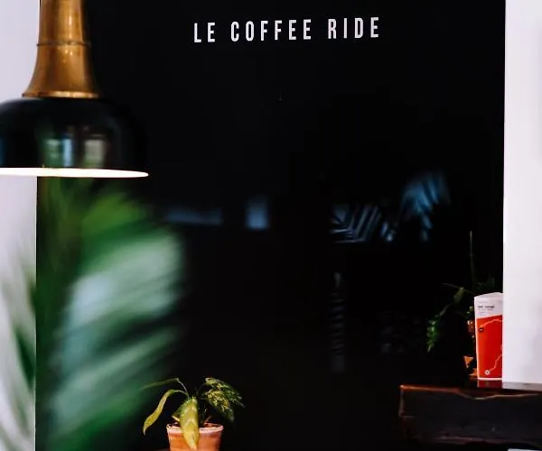 Le Coffee Ride Cycling Cafe 3*